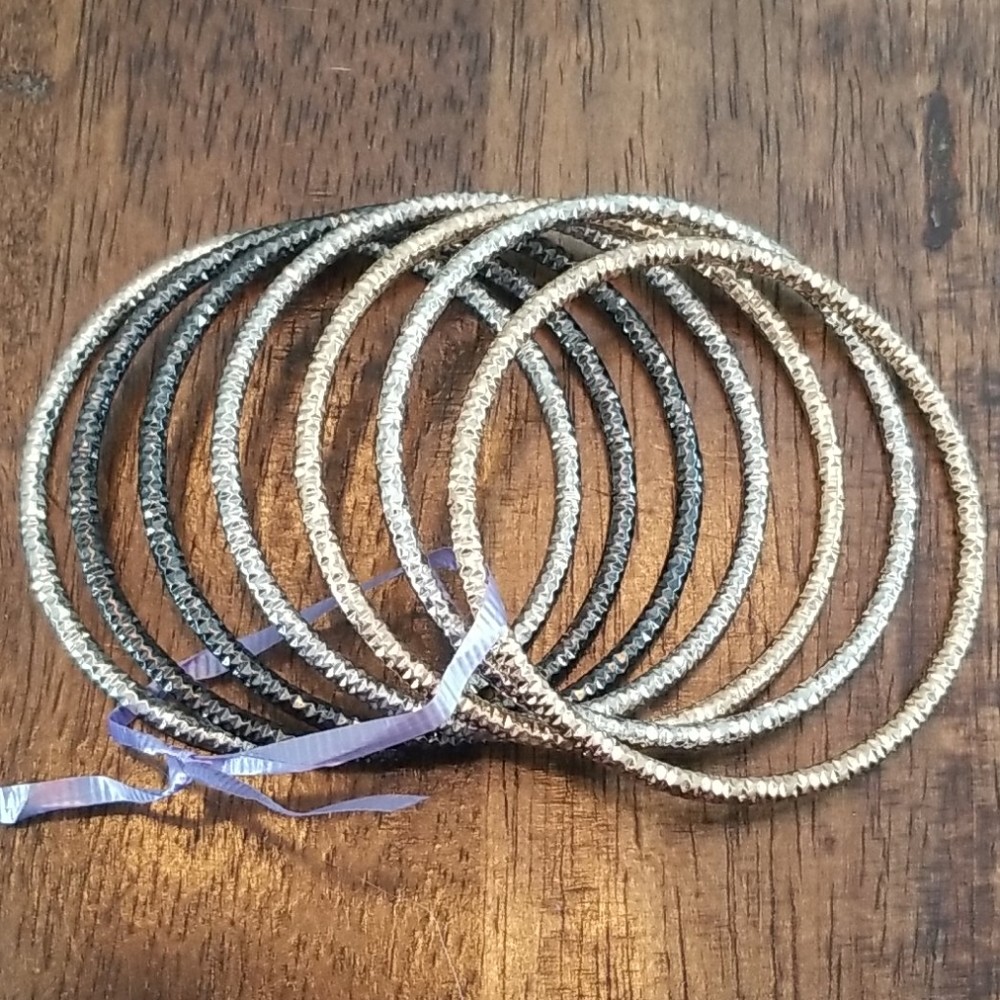 Set of 7 bangles